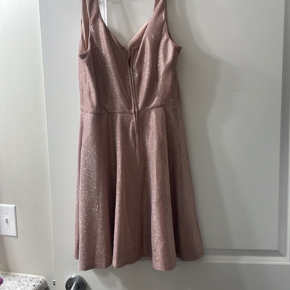 Formal dress - Picture 3 of 5